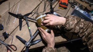 СМИ: многие западные дроны устаревают до прибытия на Украину и идут на запчасти