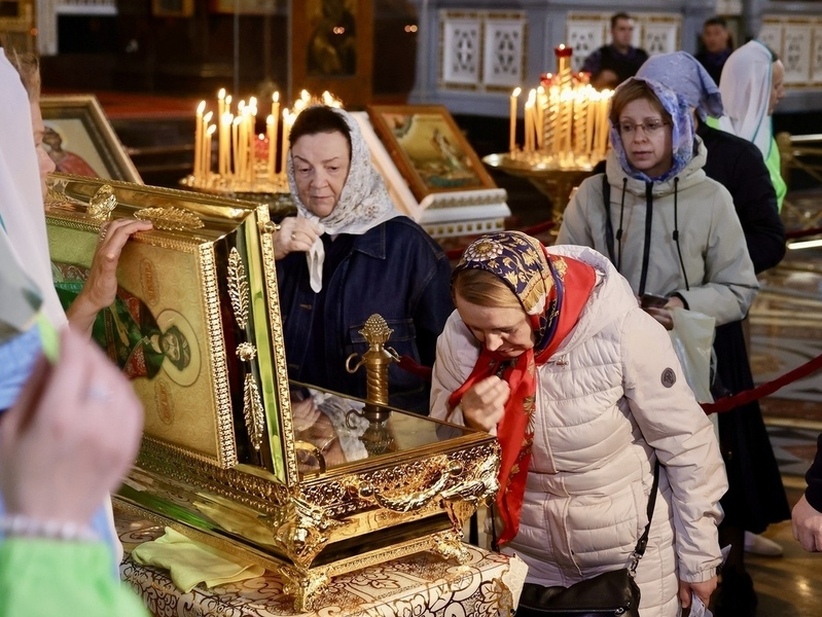 Светская паломничка: очередь к мощам Спиридона превратилась в культурный ритуал