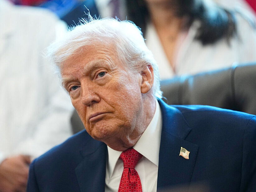 Трамп запретил канадские товары в государственных закупках США