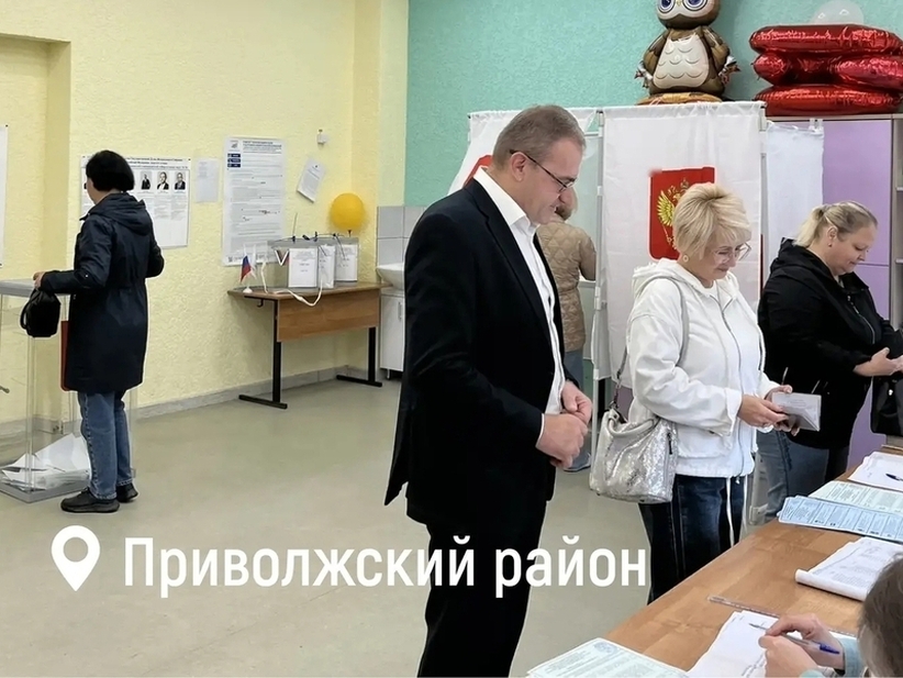 Торжественное стартовое голосование: первые избиратели заполняют урны в Ивановской области